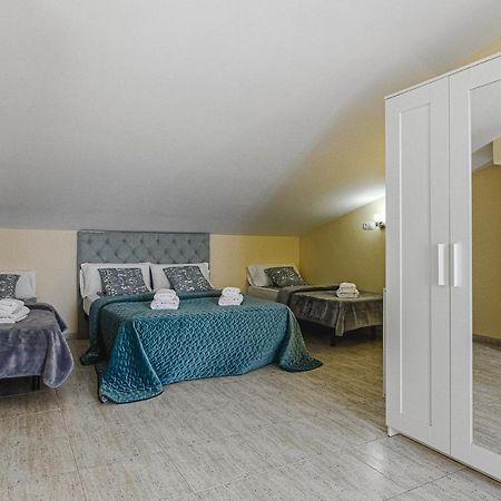 Red Large Family Apartment, Three Floors, 10 Guests 阿德耶 外观 照片