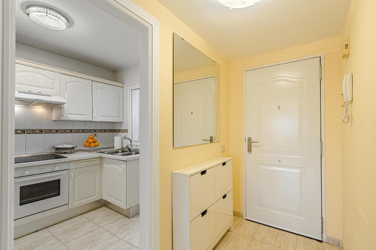 Red Large Family Apartment, Three Floors, 10 Guests 阿德耶 外观 照片