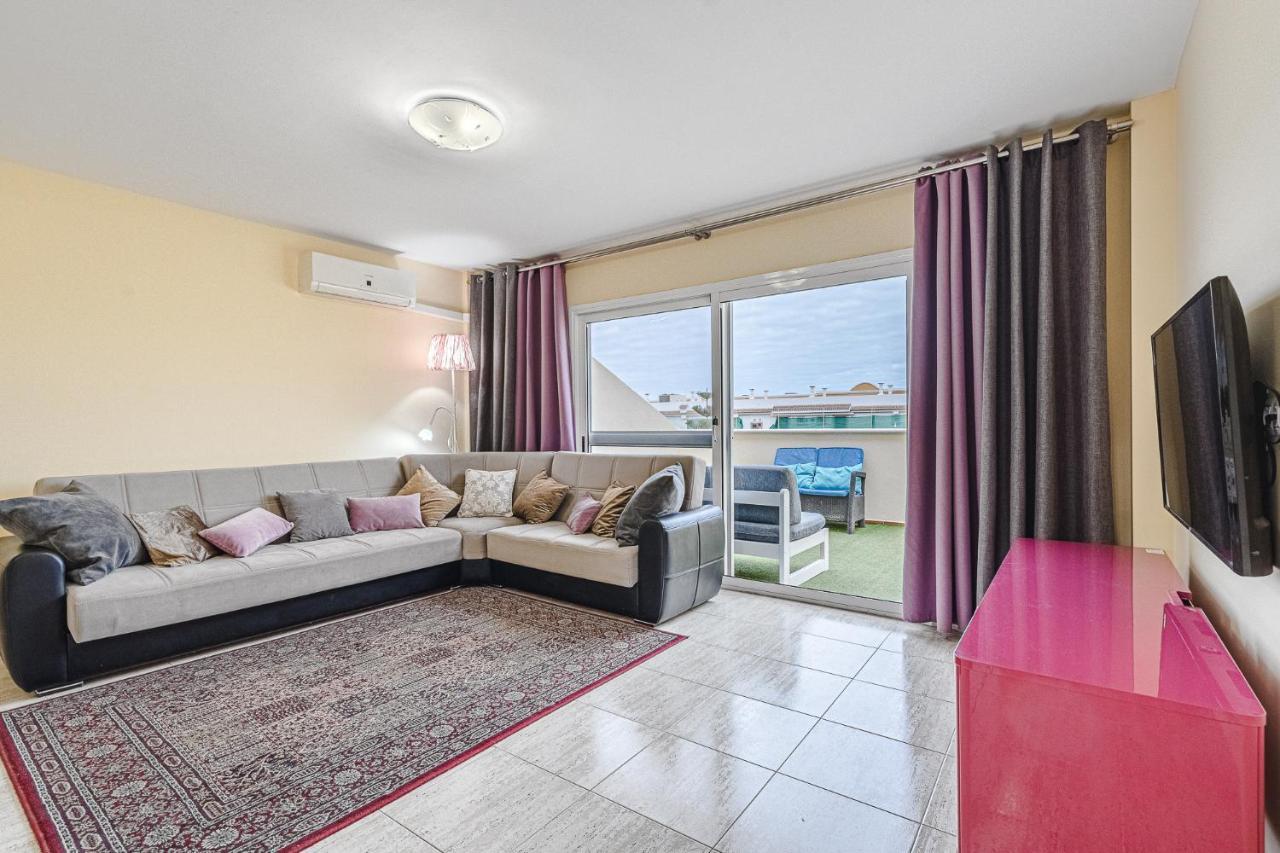 Red Large Family Apartment, Three Floors, 10 Guests 阿德耶 外观 照片