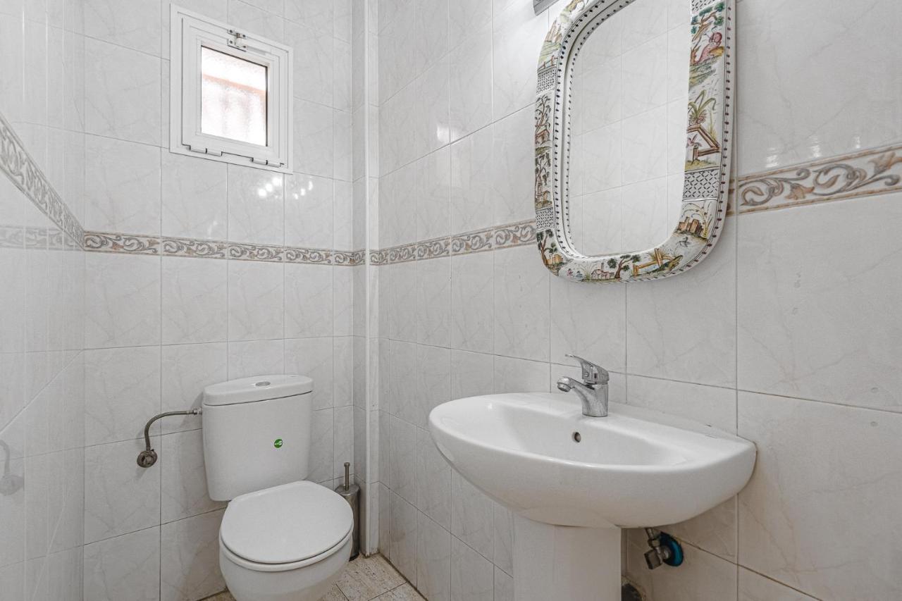 Red Large Family Apartment, Three Floors, 10 Guests 阿德耶 外观 照片