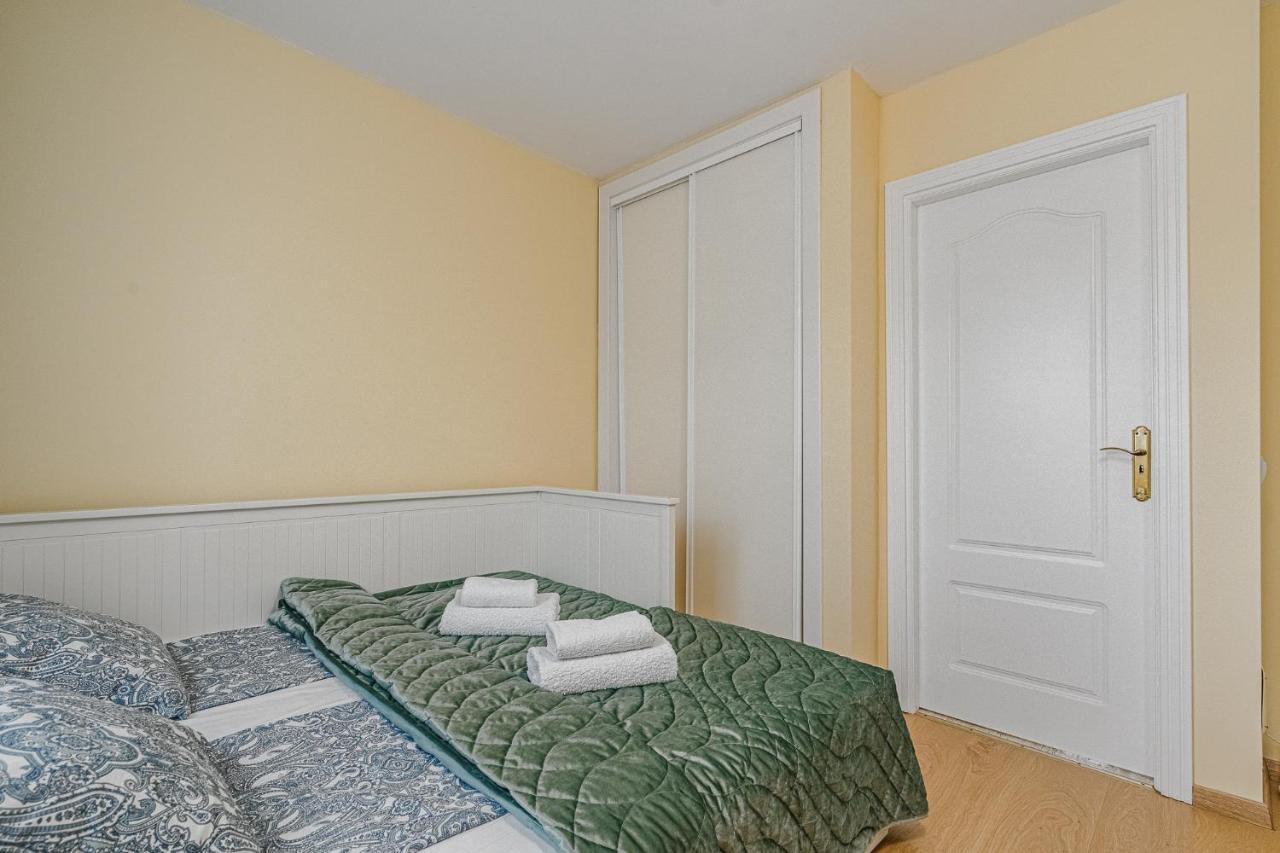Red Large Family Apartment, Three Floors, 10 Guests 阿德耶 外观 照片