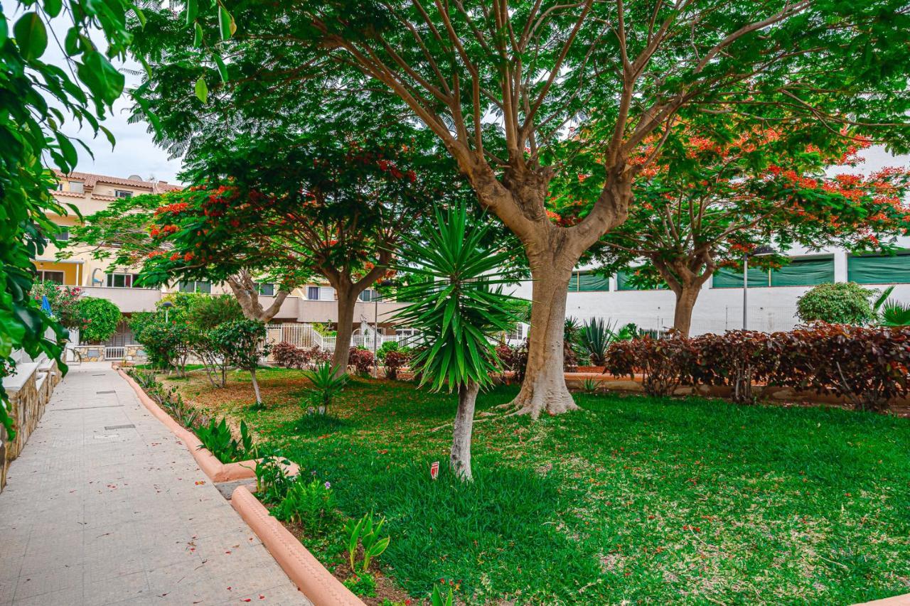 Red Large Family Apartment, Three Floors, 10 Guests 阿德耶 外观 照片