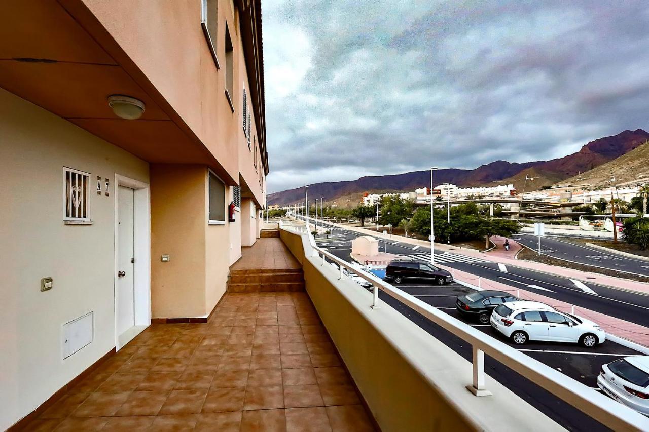 Red Large Family Apartment, Three Floors, 10 Guests 阿德耶 外观 照片
